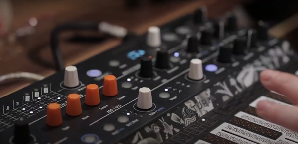 讓鬼故事更嚇人！直擊《粽邪》、《緝魔》金獎配樂師工作室