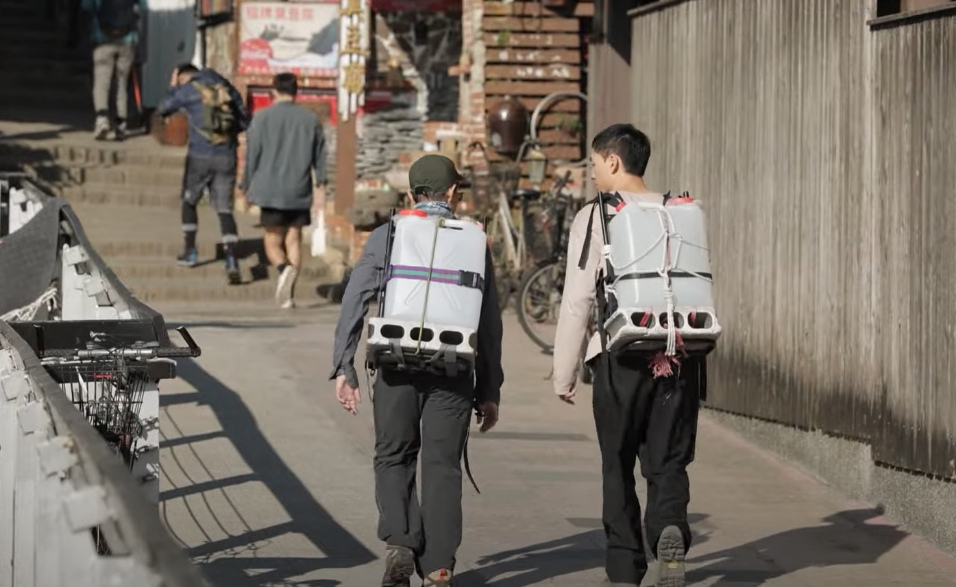 沒錢拿為何還願意當志工？上班族假日揹水上柴山，找回健康和生命的意義