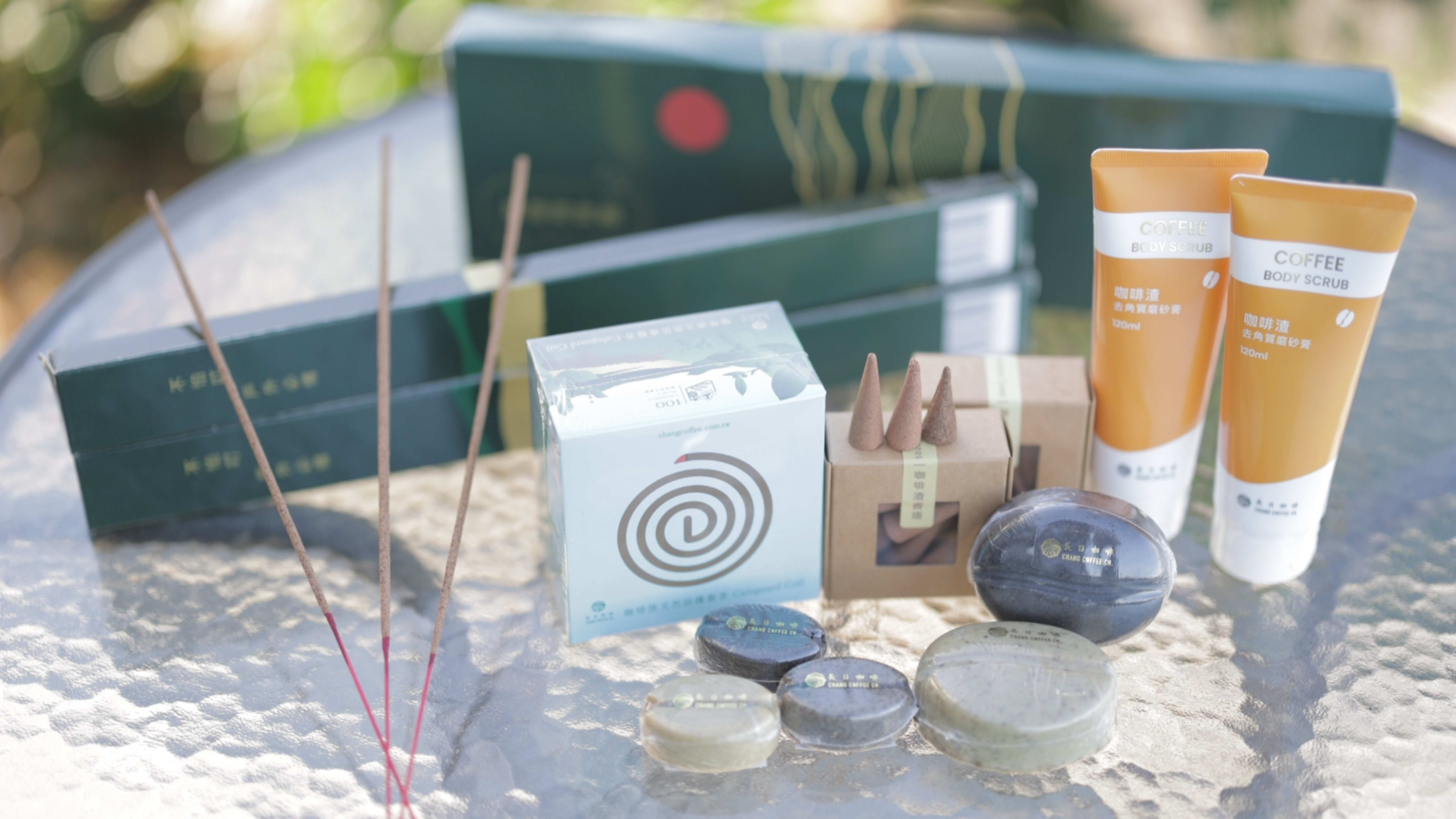 你喝的咖啡只有 1% 精華？彰化青農把 99% 咖啡渣變身蚊香、薰香